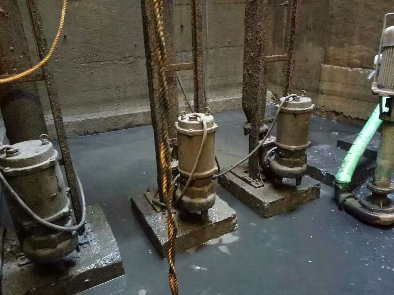 桦南污水池清理