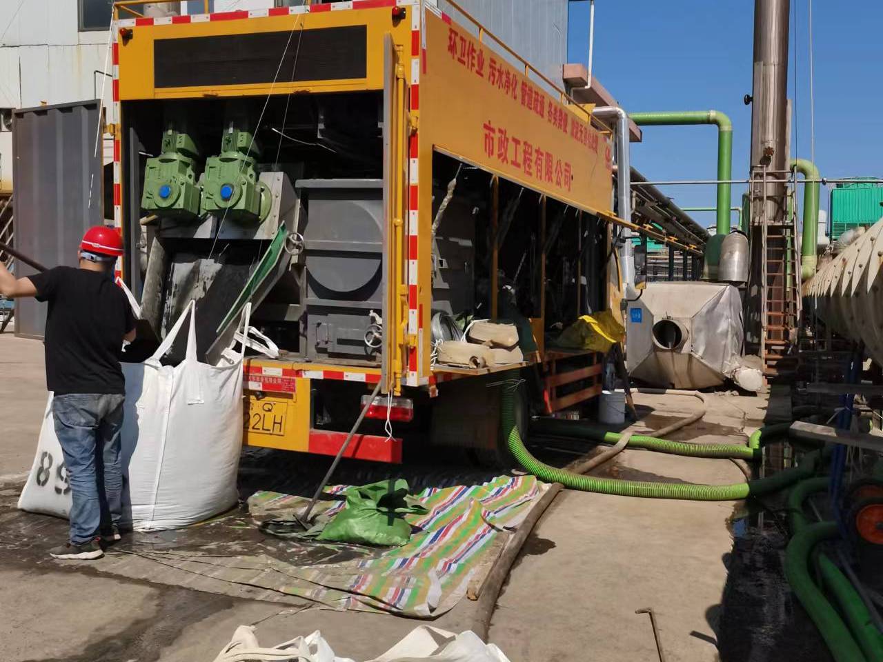 桦南淤泥压干处理